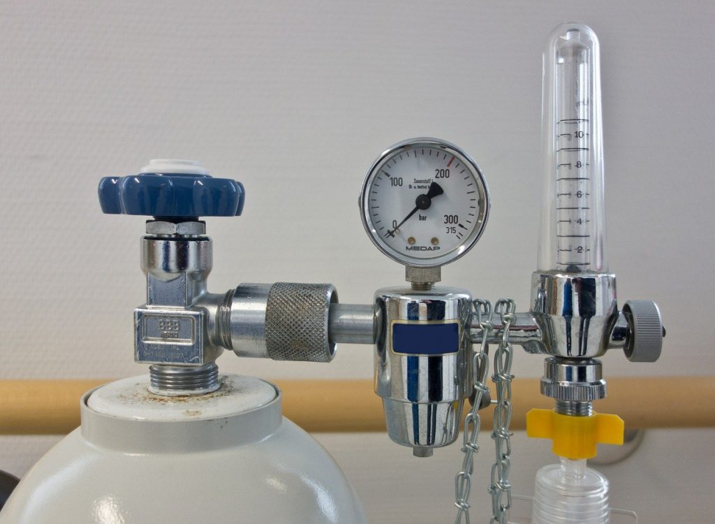 The top section of an oxygen tank and regulator